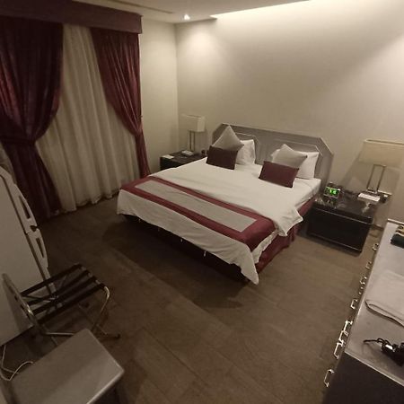 Sixty Three Hotel Suites Rijad Zewnętrze zdjęcie